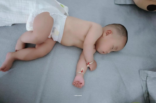 玉林三个月宝宝抬头不稳